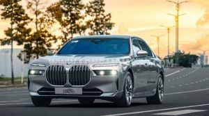 Xe BMW 7 Series 740i Pure Excellence 2024