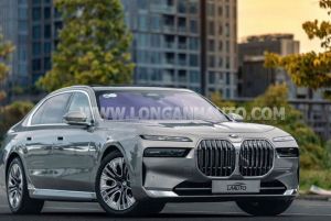 Xe BMW 7 Series 740i Pure Excellence 2024