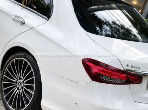 Xe Mercedes Benz E class E300 AMG 2022